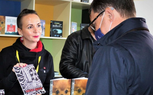 Книжная ярмарка и брокант: в центре Мариуполя можно сделать покупки «для души»