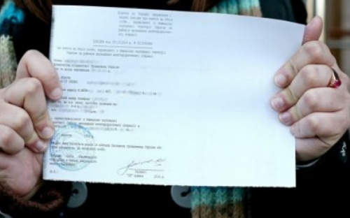 Сотрудница УСЗН в Марьинском районе попалась на взятках за справку переселенца