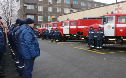 Спасатели Донецкой области получили 8 пожарных автомобилей