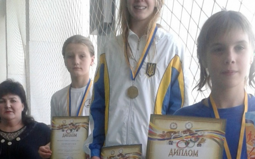 Спортсменка из Мариуполя взяла 4 медали на чемпионате Украины по прыжкам в воду