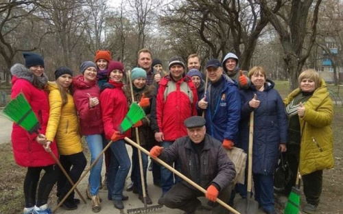 Тысячи мариупольцев приняли участие в первой общегородской толоке (ФОТО)