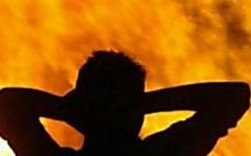 Подробности ЧП: В Мариуполе прохожий выбил дверь для спасения из пожара хозяина квартиры 