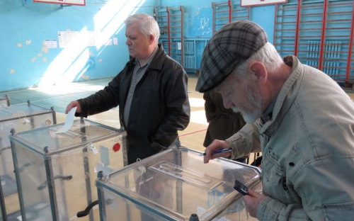 В Мариуполе проголосовали более 64 тыс  жителей. В полиции рост обращений о нарушениях (ФОТО)