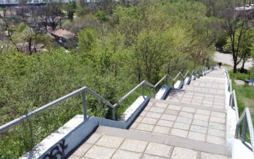  В Мариуполе ступеньки Городского сада украсят рисунком