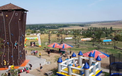 Впервые в Мариуполе проходит областной чемпионат по скалолазанию (ФОТО)