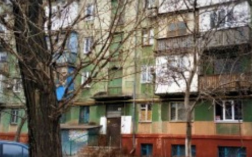 Афера на четверть миллиона: в Мариуполе полицейский и риелтор позарились на квартиру должницы (ДОПОЛНЕНО)