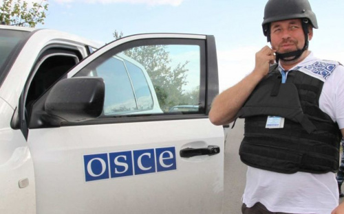 В Донецкой области не разошлись на одной дороге автомобили ОБСЕ и ВСУ