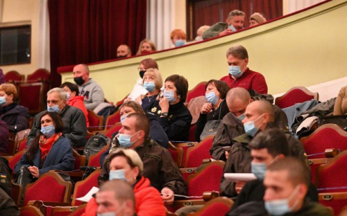 Как работают кинотеатры, театры, филармония и музеи в «покрасневшем» Мариуполе?