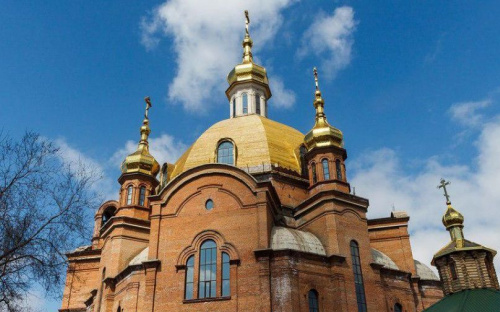 Мариупольчанка с маленьким сыном воровали металл из храма (ФОТО)
