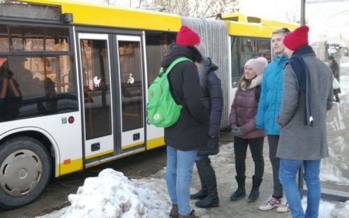 #ТутВарто бути ввічливим: в мариупольском транспорте стартовала акция добра (ФОТО)