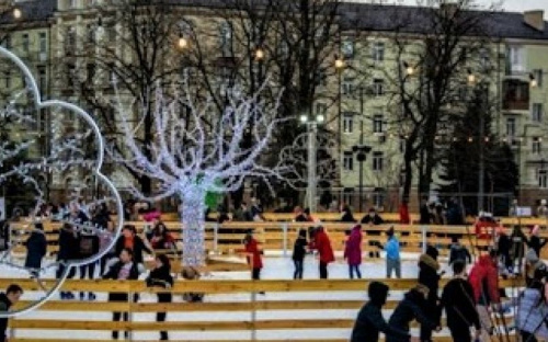 Все на каток! В центре Мариуполя открылась долгожданная локация 