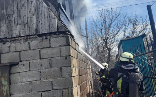 В Мариуполе возник пожар на территории дачного кооператива