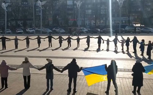 Мариупольцы создали «живую цепь» в знак единства Украины