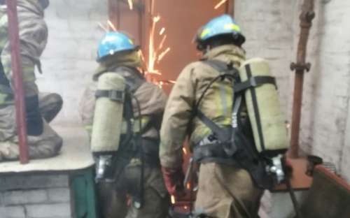 В Мариуполе в горящем доме нашли тело пожилого мужчины