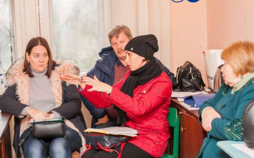 Дороги, освещение и ливневки: мариупольцы рассказали о проблемах своего микрорайона (ФОТО)