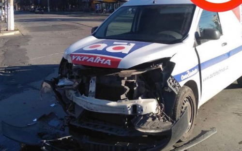 В Мариуполе не поделили перекресток два авто