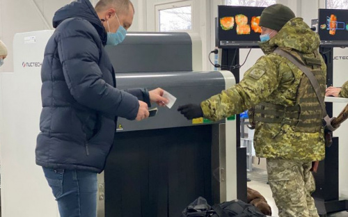 Пять из семи дорожных коридоров в Донбассе блокируют оккупанты