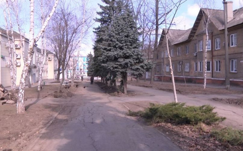 В Мариуполе обновляют парковую зону, соединяющую три лечебных учреждения