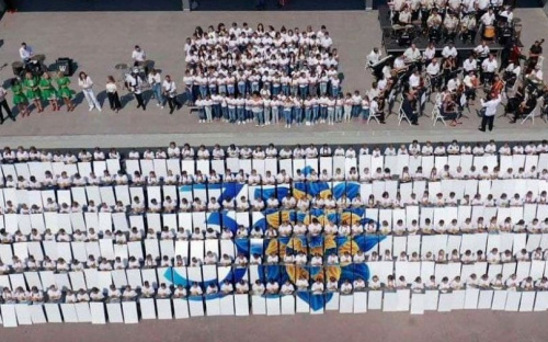 В единстве – наша сила: уникальным флешмобом мариупольцы поздравили Украину с Днем Независимости