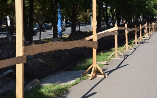 На ремонтных работах в центре Мариуполя выявили нарушение правил безопасности (ФОТО)