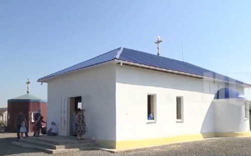 В новом храме под Мариуполем прошло первое богослужение