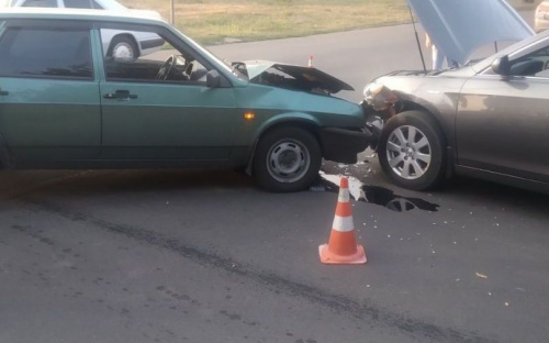 В Мариуполе водитель не уступил дорогу и устроил тройное ДТП