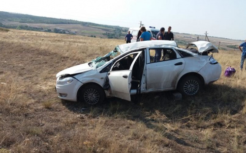 Под Мариуполем женщину зажало в машине в результате аварии (ФОТО)