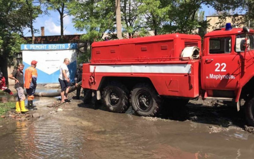 Третьи сутки Мариуполь борется с последствиями стихийной аномалии