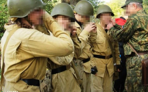 «Амазонки»: в Украине детей готовили к службе в рядах боевиков