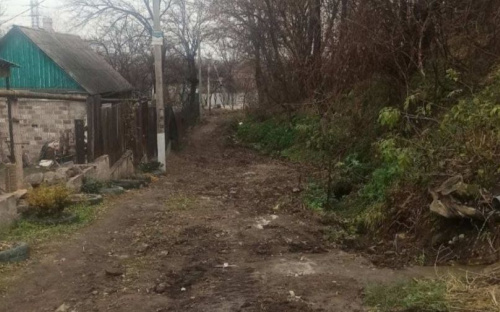 Не могла проехать «скорая»: в Мариуполе отремонтировали аварийную дорогу