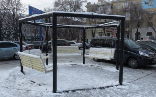 Из центра Мариуполя по частям исчезает ставшая опасной достопримечательность (ФОТОФАКТ)