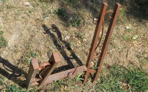 Вандалы в Мариуполе бесчинствовали на бульваре Хмельницкого (ФОТОФАКТ)
