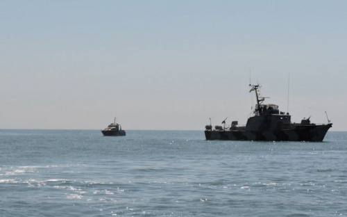 Российские корабли устраивают провокации в Азовском море под Мариуполем