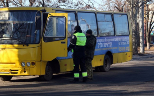 У водителя маршрутки в Мариуполе обнаружили фальшивые права