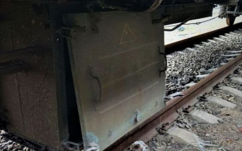 В Мариуполе безработный мужчина полез под поезд