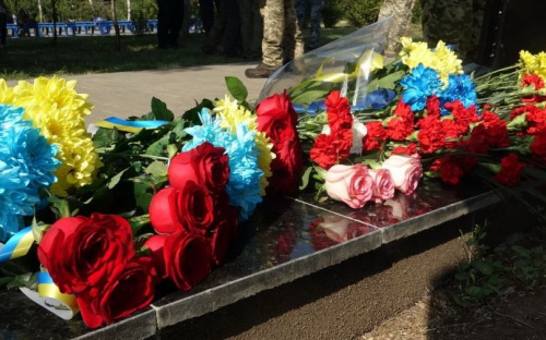 Живы, пока мы их помним: в Мариуполе появился мемориал погибшим в 2014 году пограничникам