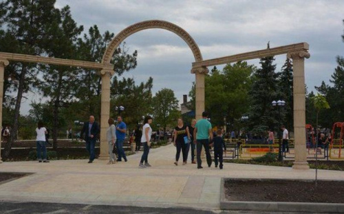 В мариупольской Сартане  после реконструкции открылся сквер (ФОТО)