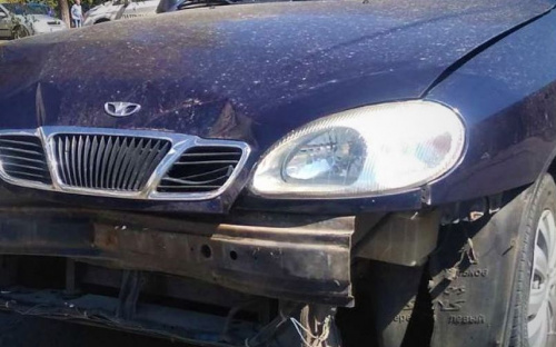 Красный VS синий: в Мариуполе два Daewoo не поделили дорогу