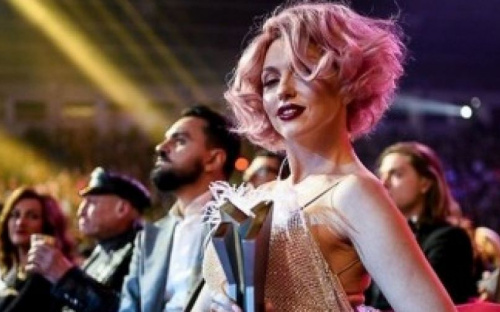 M1 Music Awards 2017: Группа Оли Поляковой получила Золотой граммофон за песню 