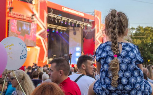 Во время празднования Дня металлурга в Мариуполе продлят работу общественного транспорта и усилят охрану