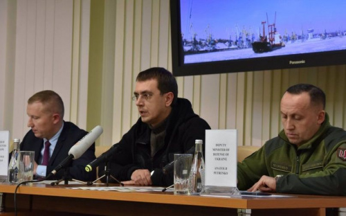 Порты Мариуполя и Бердянска посетил министр Омелян и зарубежные журналисты (ФОТО)