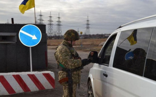 Украинская сторона открыла КПВВ «Золотое», а «ЛНР» так и не начала пропуск людей