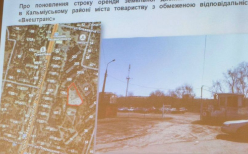 В Мариуполе хотят убрать автостоянку возле детского сада (ФОТО)