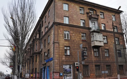 Угроза над головой мариупольцев – в городе продолжают разрушаться фасады домов