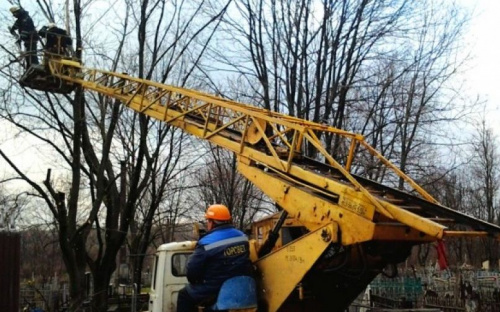 Мариупольские кладбища готовят к поминальным дням