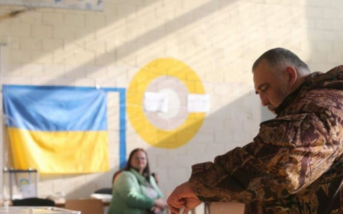 «Давайте выведем все войска»: Зеленский предложил не спешить с выборами в Донбассе