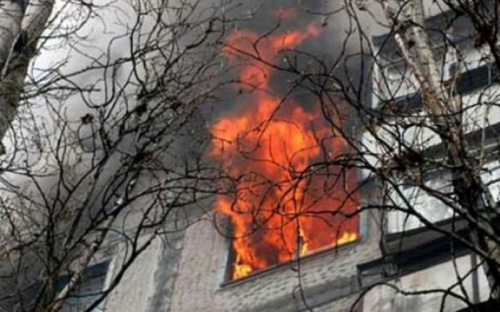 В Мариуполе на пожаре в высотке погибла женщина
