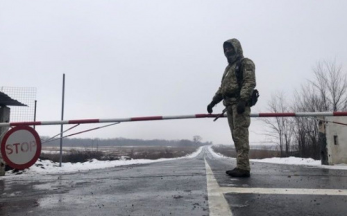 Через КПВВ под Мариуполем пытались незаконно провезти ребенка