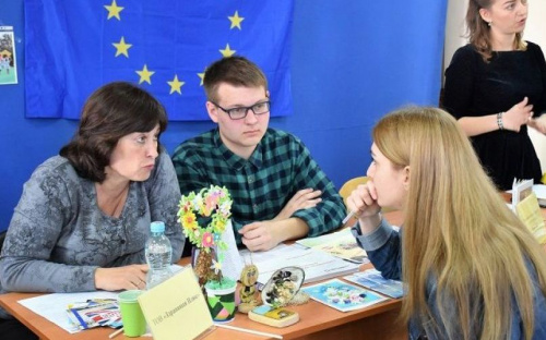 «День карьеры ЕС» в Мариуполе: вакансии представили около 30 работодателей (ФОТО)