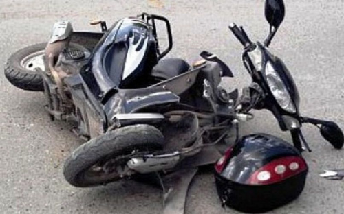 В Мариуполе двое детей разбились на мопеде